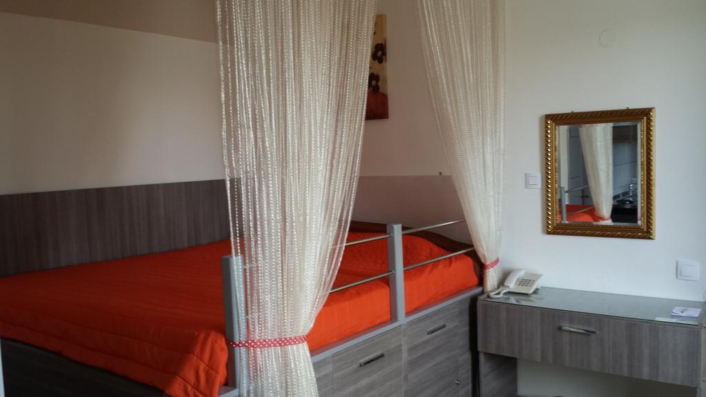 Takis Hotel Apartments Ialysos  Bilik gambar