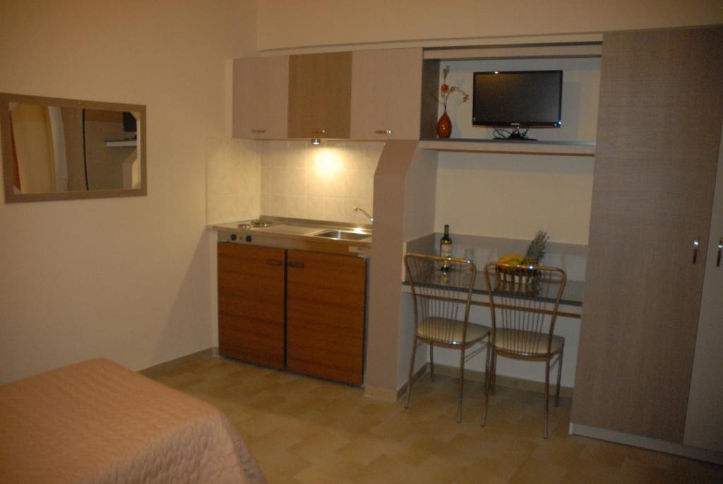 Takis Hotel Apartments Ialysos  Bilik gambar
