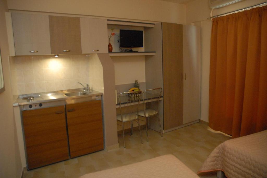 Takis Hotel Apartments Ialysos  Luaran gambar