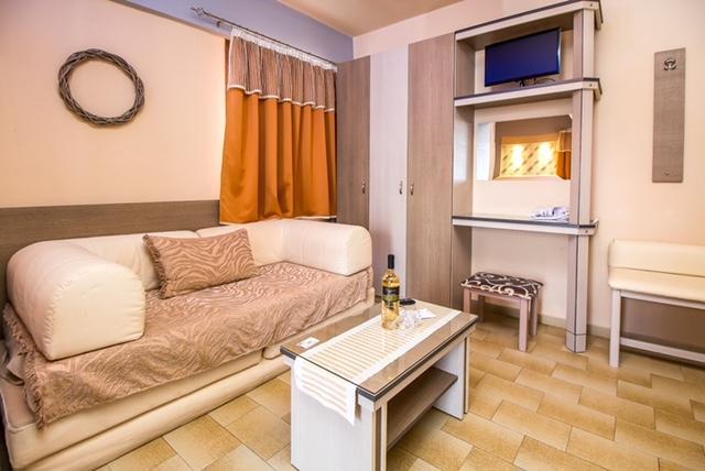 Takis Hotel Apartments Ialysos  Luaran gambar