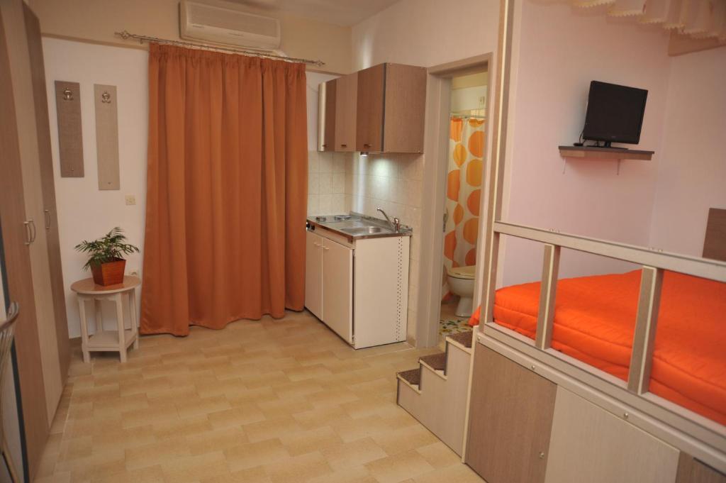 Takis Hotel Apartments Ialysos  Bilik gambar