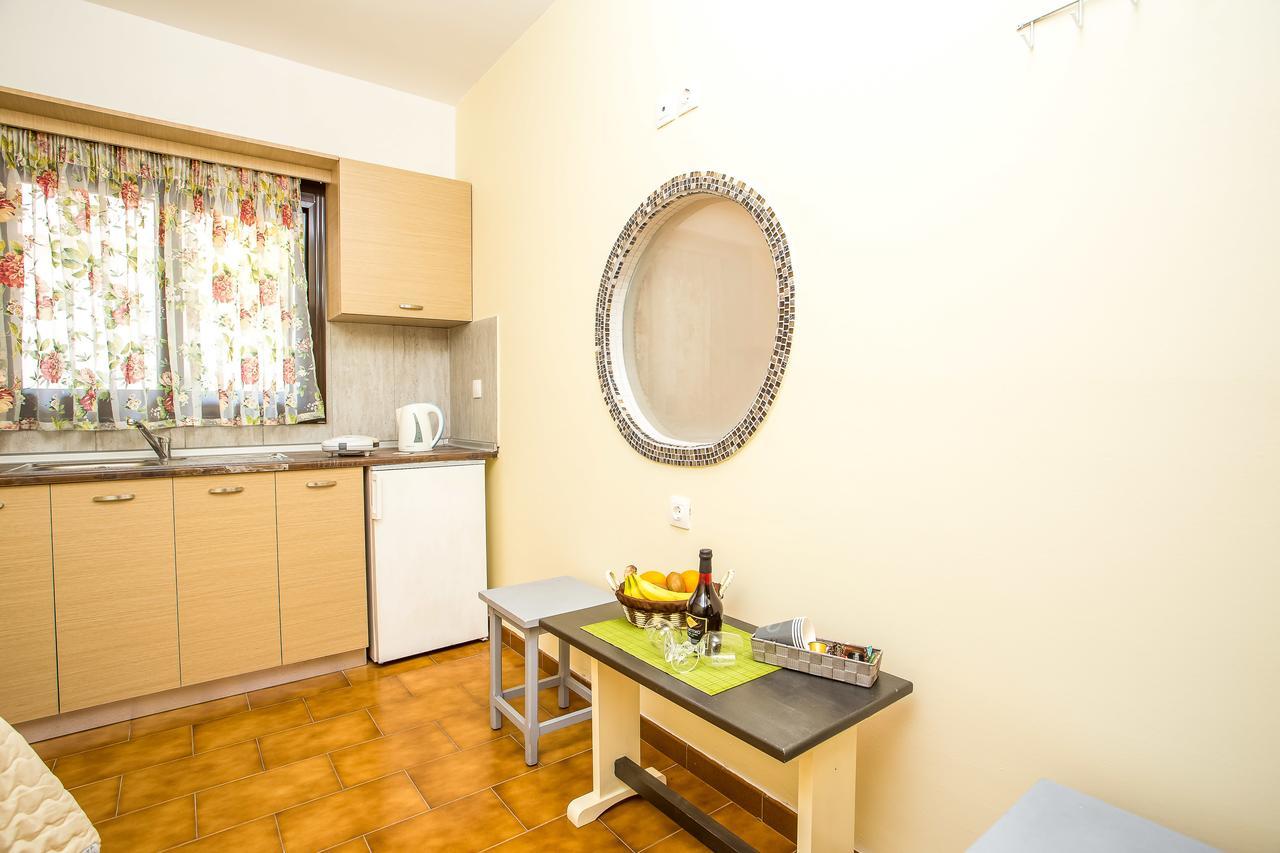 Takis Hotel Apartments Ialysos  Luaran gambar