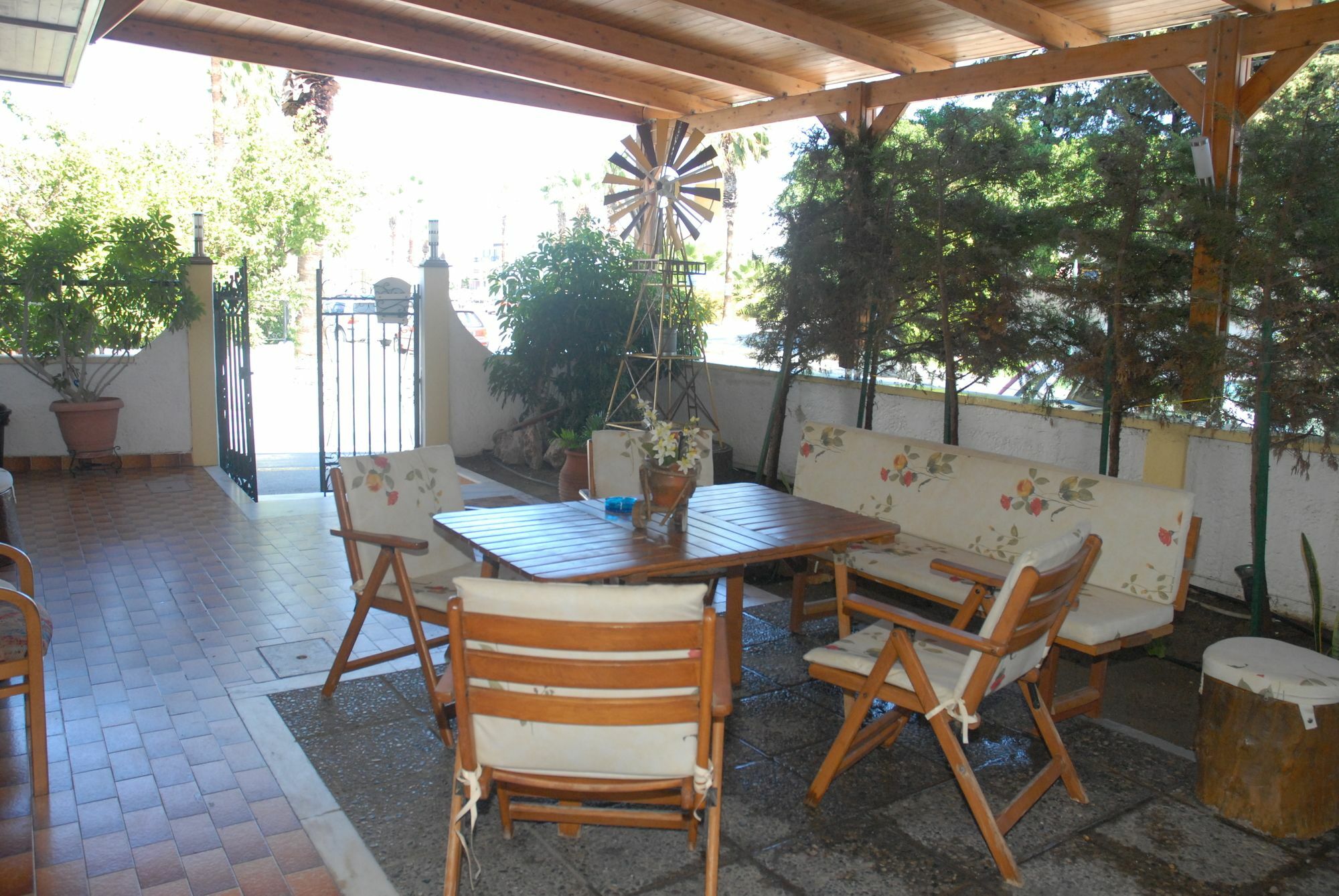Takis Hotel Apartments Ialysos  Luaran gambar