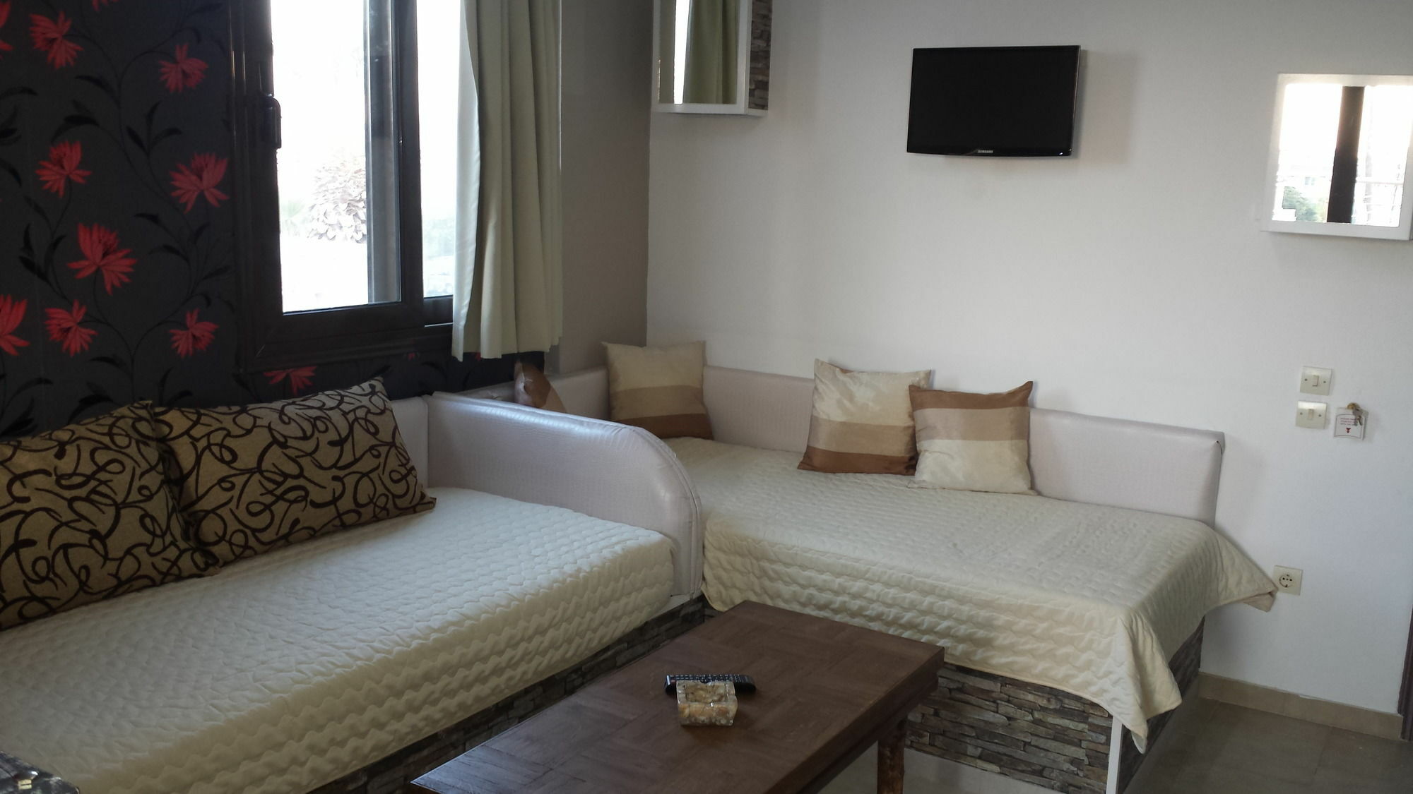 Takis Hotel Apartments Ialysos  Luaran gambar