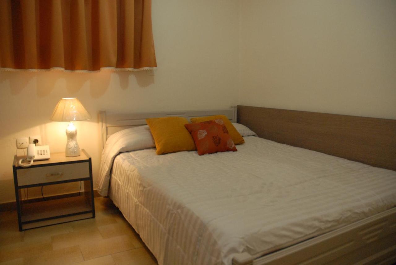 Takis Hotel Apartments Ialysos  Bilik gambar